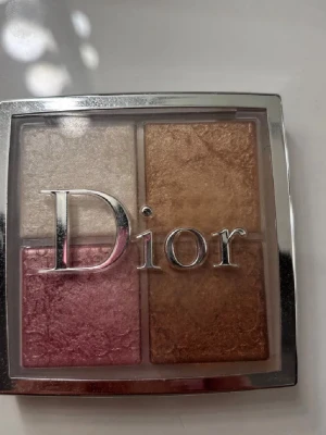 Dior highlighterpalett - Dior backstage highlighter palett. Varsamt/knappt använd. 