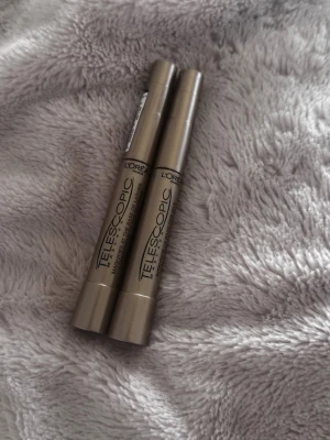 Telescopic mascara Loreal  - 2 st helt nya telescopic mascaror, köpte på mig 2 st för en månad sen för att ha extra när min dåvarande skulle ta slut men har börjat använt en annan mascara nu så säljer dessa istället. Köpta för 180kr/st på Lyko så alltså 360kr för båda.