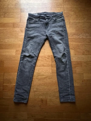 Grå slim jeans - Grå jeans från Levis