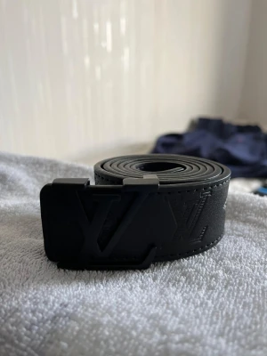 Helt ny plus hållgörare . - Helt ny 