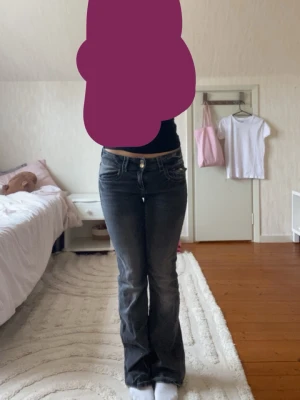 Mörkgrå bootcut jeans - Samma jeans igen fast i storlek 158 köptes för 300