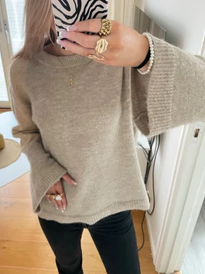 Beige stickad tröja  - Mysig beige stickad tröja, oanvänd☺️