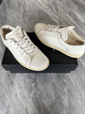 Saint Laurent skor  - Saint Laurent skor  -  Fint skick  -  Nypris: 7000kr  -  Ingår: endast skorna -  Hör av dig vid minsta fråga