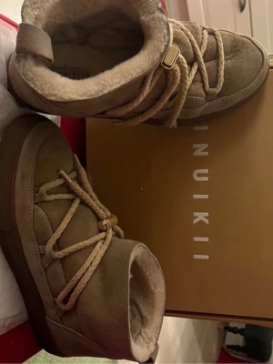 Inuikii skor low - Helt nya Inuikii skor, aldrig använda! Säljer pga köpt fel storlek. 