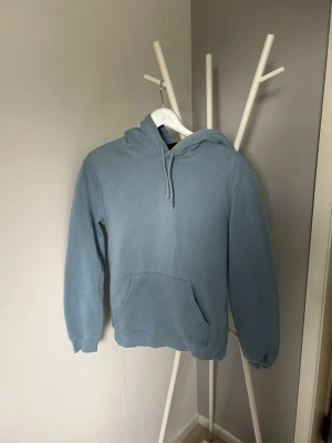 Ljusblå hoodie - Fin ljusblå hoodie från hm🥰