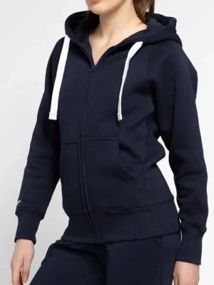 Mörkblå russemerch hoodie - Mörkblå hoodie med dragkedja framtill och vita dragsnören i huvan. Använt några gånger! Kommer inte till användning. Prisförslag går bra! ❤️ 