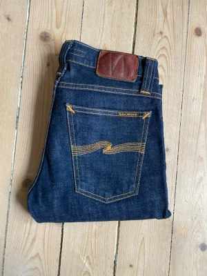  Nudie Jeans - Säljer dessa nudie jeans. Slim passform. Bra skick, inga hål eller något liknande. 7/10 skick. 