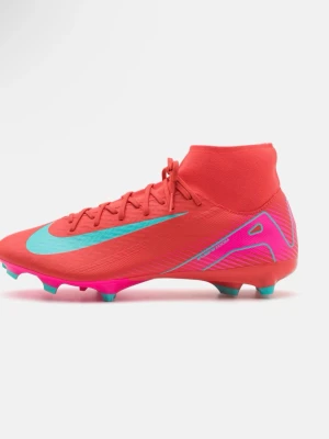 Nike Mercurial röd/turkos fotbollssko - Säljer ett par Nike Mercurial fotbollsskor i röd färg med turkosblå swoosh och detaljer. Skorna har hög krage för extra stöd, snörning och en yttersula med dobbar i rosa och turkos. Perfekta för dig som vill sticka ut på planen. Använda under en väldigt kort period och är då i väldigt gott skick. Hör av er om ni vill ha bilder på dom!💕