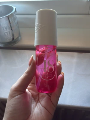 Sol de Janeiro 48 mist - Härlig body mist från Sol de Janeiro i doften cheirosa 48. Testad nån gång. Ca 95% kvar i flaskan 