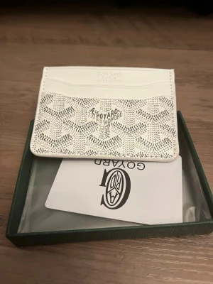 Go- plånbok - Hej, säljer ett helt nytt plånbok, oanvänd, passar vem som helst!