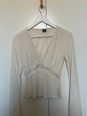 Topp från Gina Tricot - Strl XS, har använt max 3ggr 💞