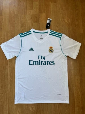 Real Madrid Ronaldo tröja 17/18  - Helt ny kommer med tagg, storlek L