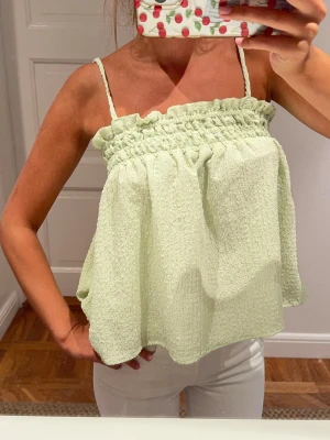 Så fin blus - Säljer denna så himla fina blus🌼🌸🌼🌸🌼