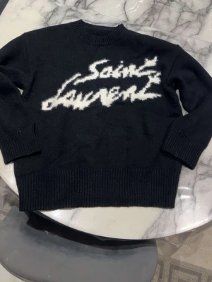 Grov stickad tröja i tjockt material, storlek L - Storlek L, använd 1 gång 