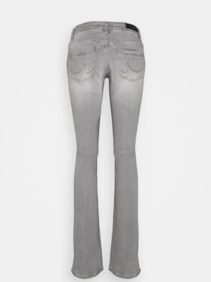LTB jeans  - Snygga grå bootcut jeans med  utsvängda ben.  Materialet är mjukt denim. Original pris är 700, aldrig använts