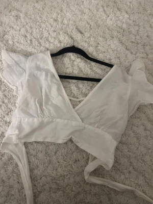 Vit topp - Så fin somrig vitt topp❤️från Bikbok 