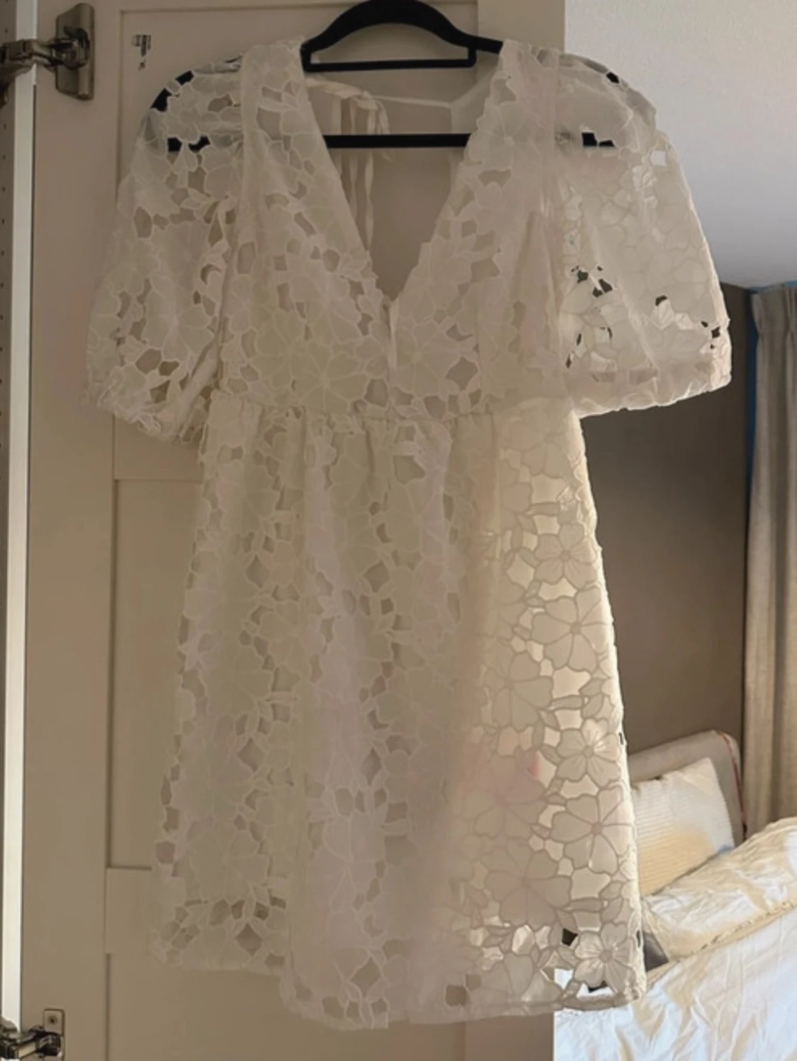 Vit klänning med puffärm