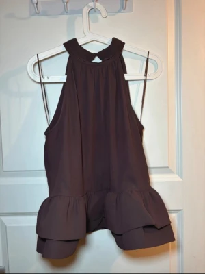 festlig topp - topp ifrån Gina i storlek S. Endast använd en gång