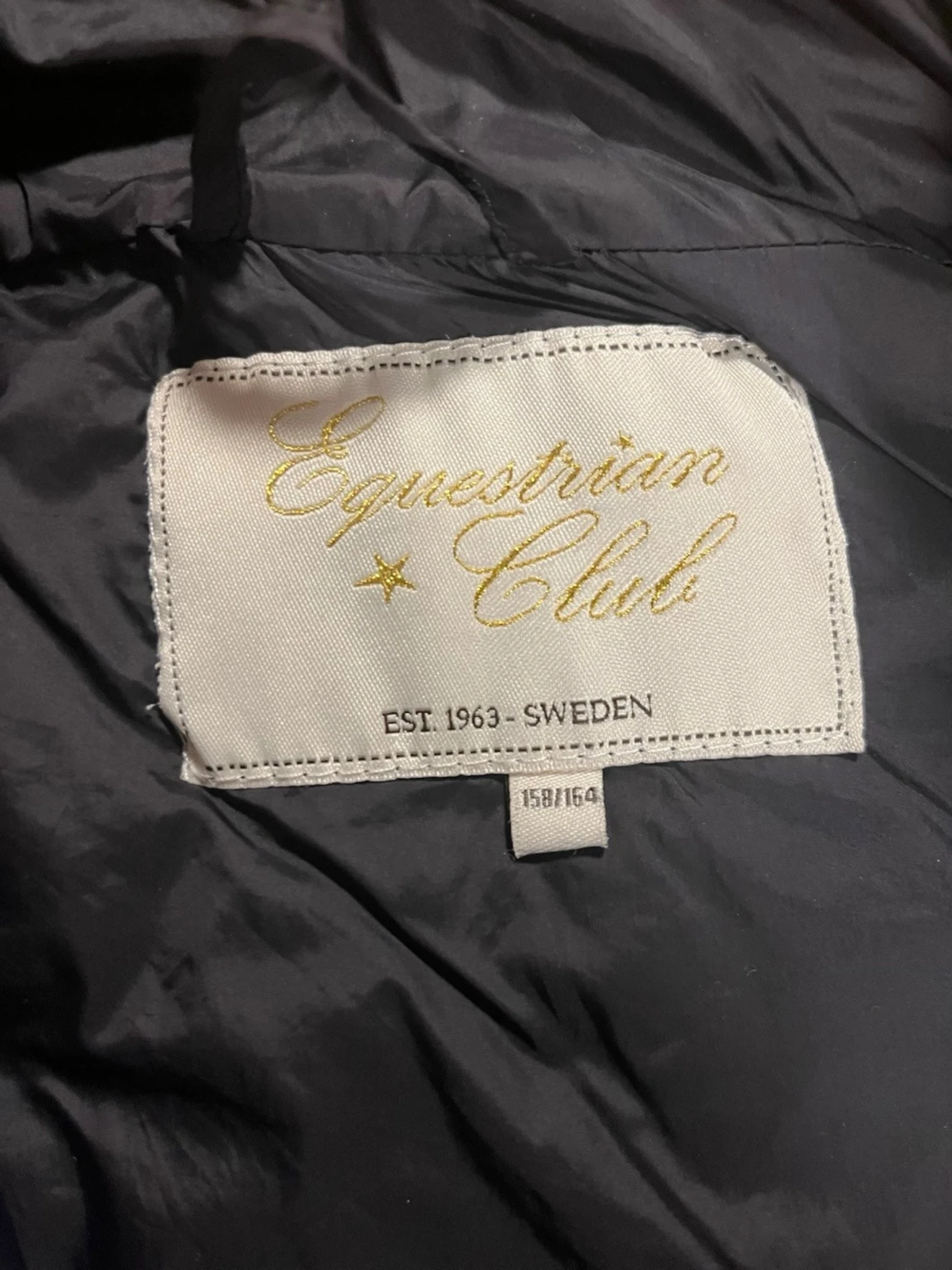 Svart dunväst från EST - 2