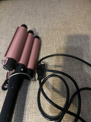 Våg tång  - Säljer denna våg tång , har använt den några gånger funkar jätte bra 🤍