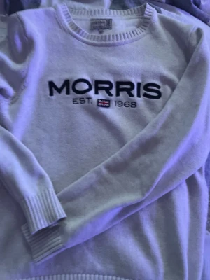 Morris sweatshirt  - En fint skick Morris sweatshirt i storlek S. Står M i tröjan men skulle mer säga att den passar för folk med S