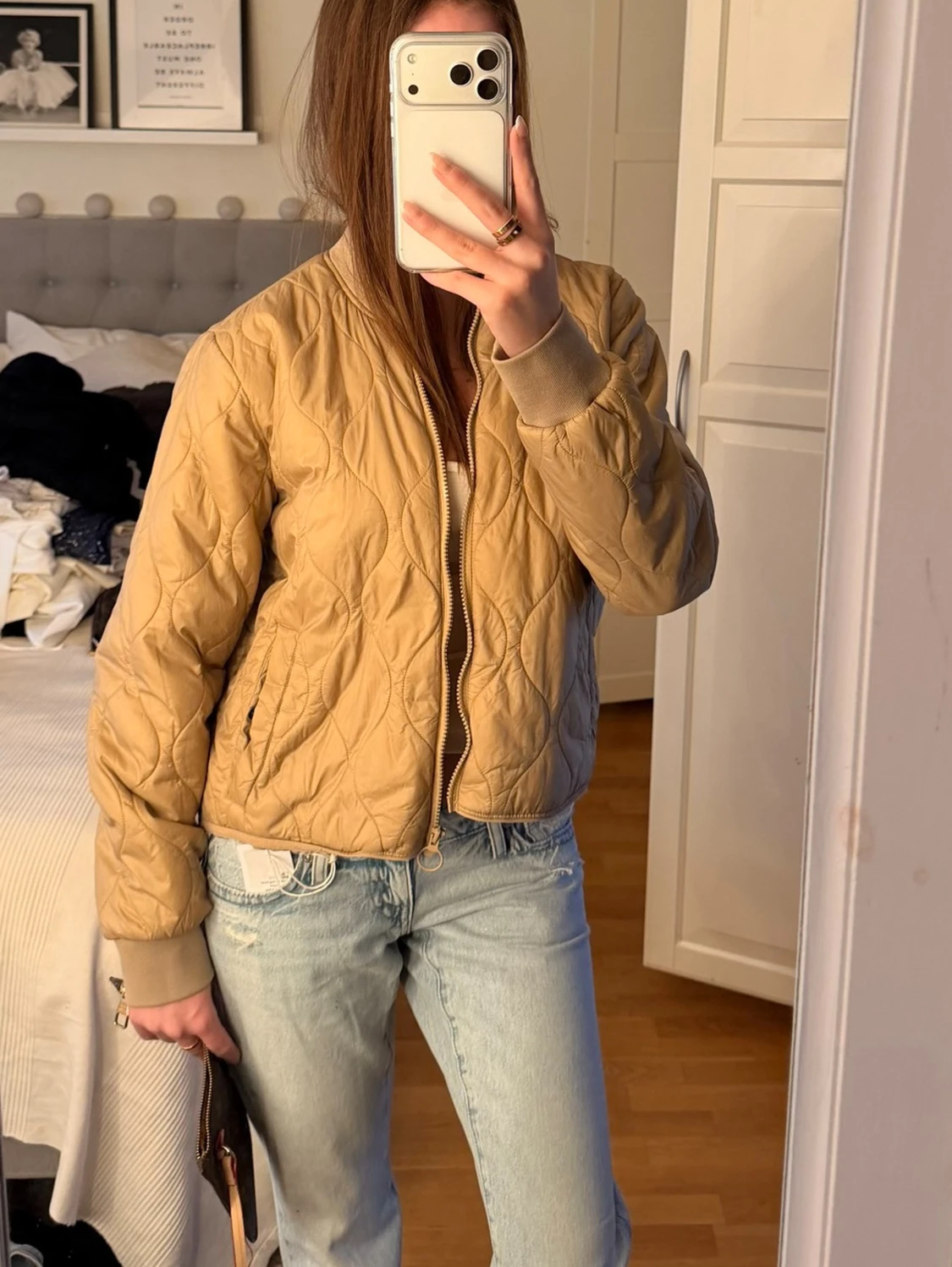 Beige dunjacka perfekt som vårjacka.  - 1