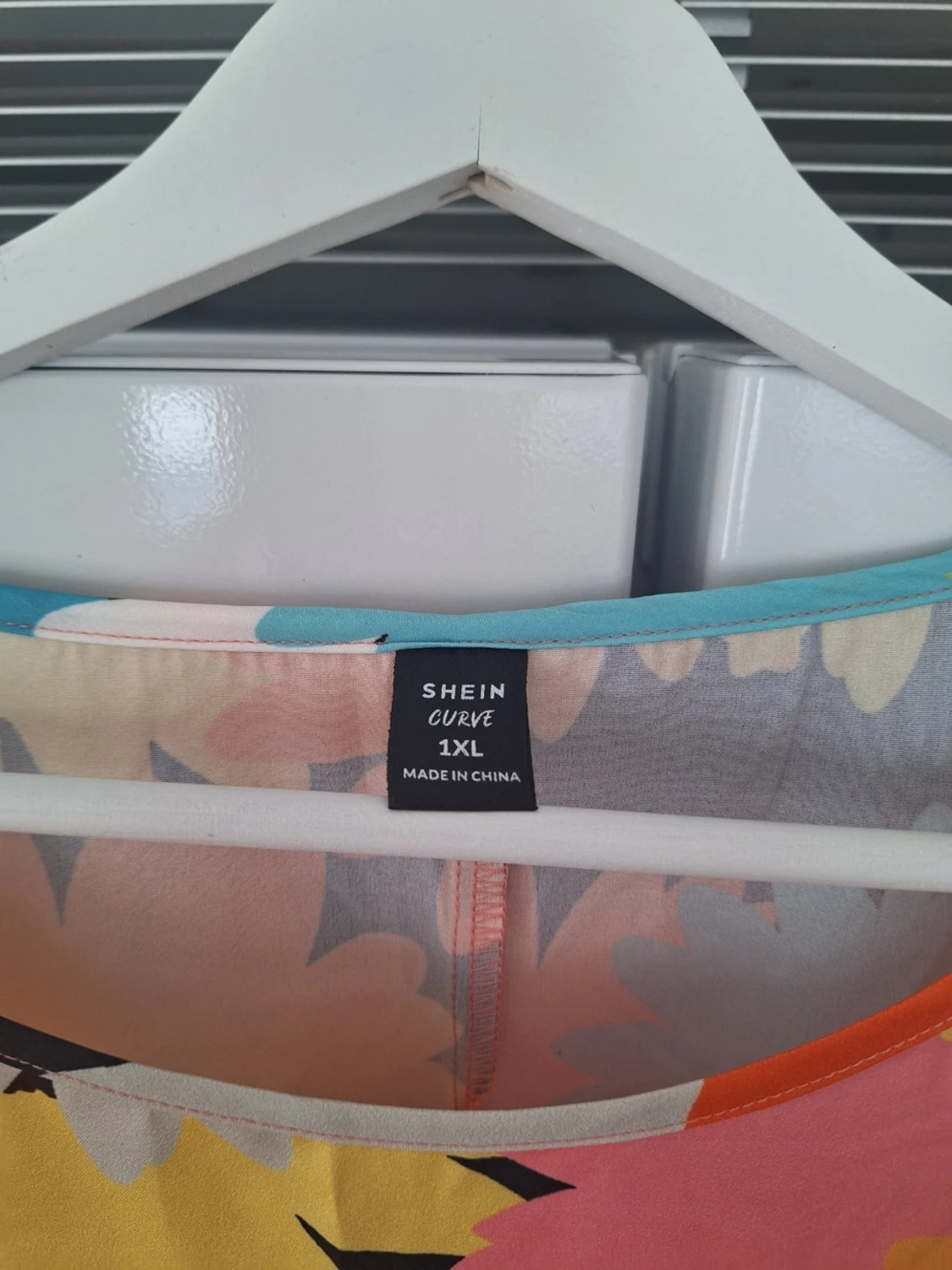 Färgglad blommig klänning Shein Curve - 1