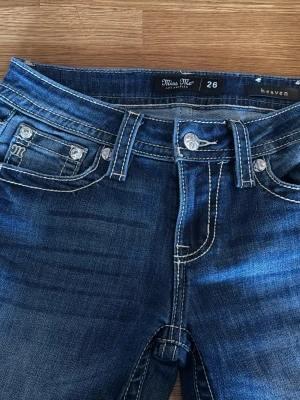 helt nya miss me jeans mörkblå  - aldrig använda mörkblå boot cut miss me jeans i strl w26 och L32