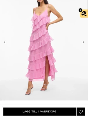 Rosa klänning - Superfin rosa klänning! Använd 1 gång på ett bröllop. Nypris 799kr