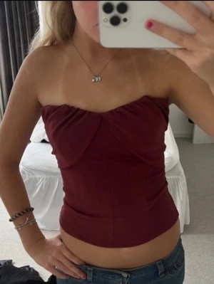 Vinröd tubtopp - Snygg vinröd tubtopp💕