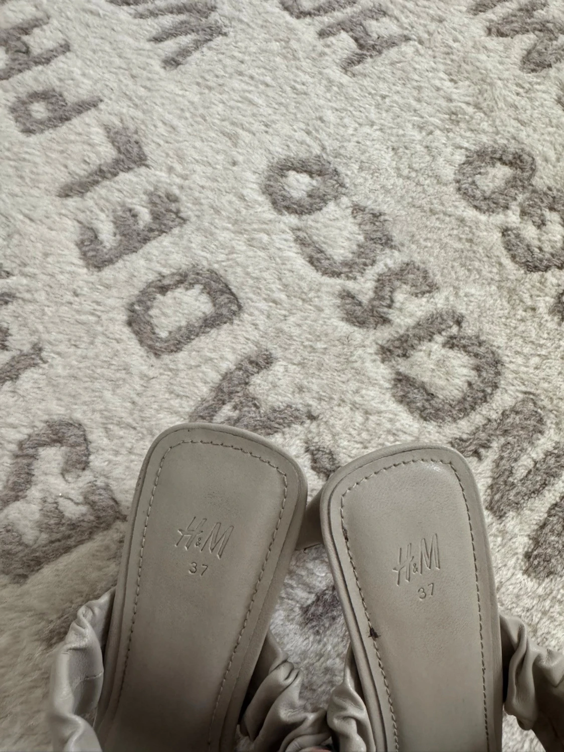 Beige sandaler med klack från H&M - 4