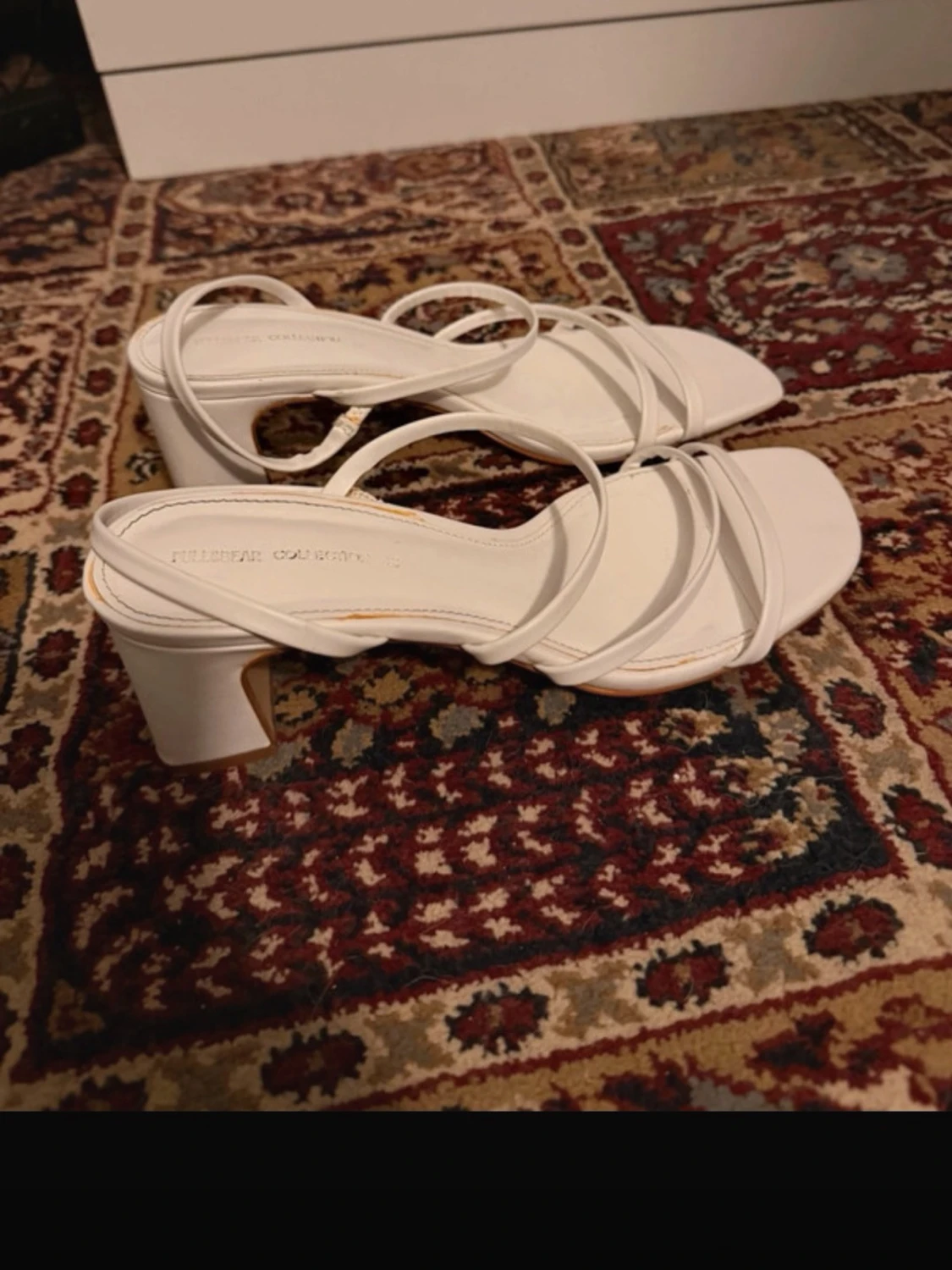 Vita strappy pumps med blockklack - 1