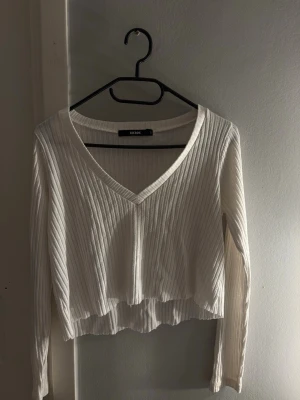 Croppad vit topp - Jättefin croppad topp från bikbok❣️