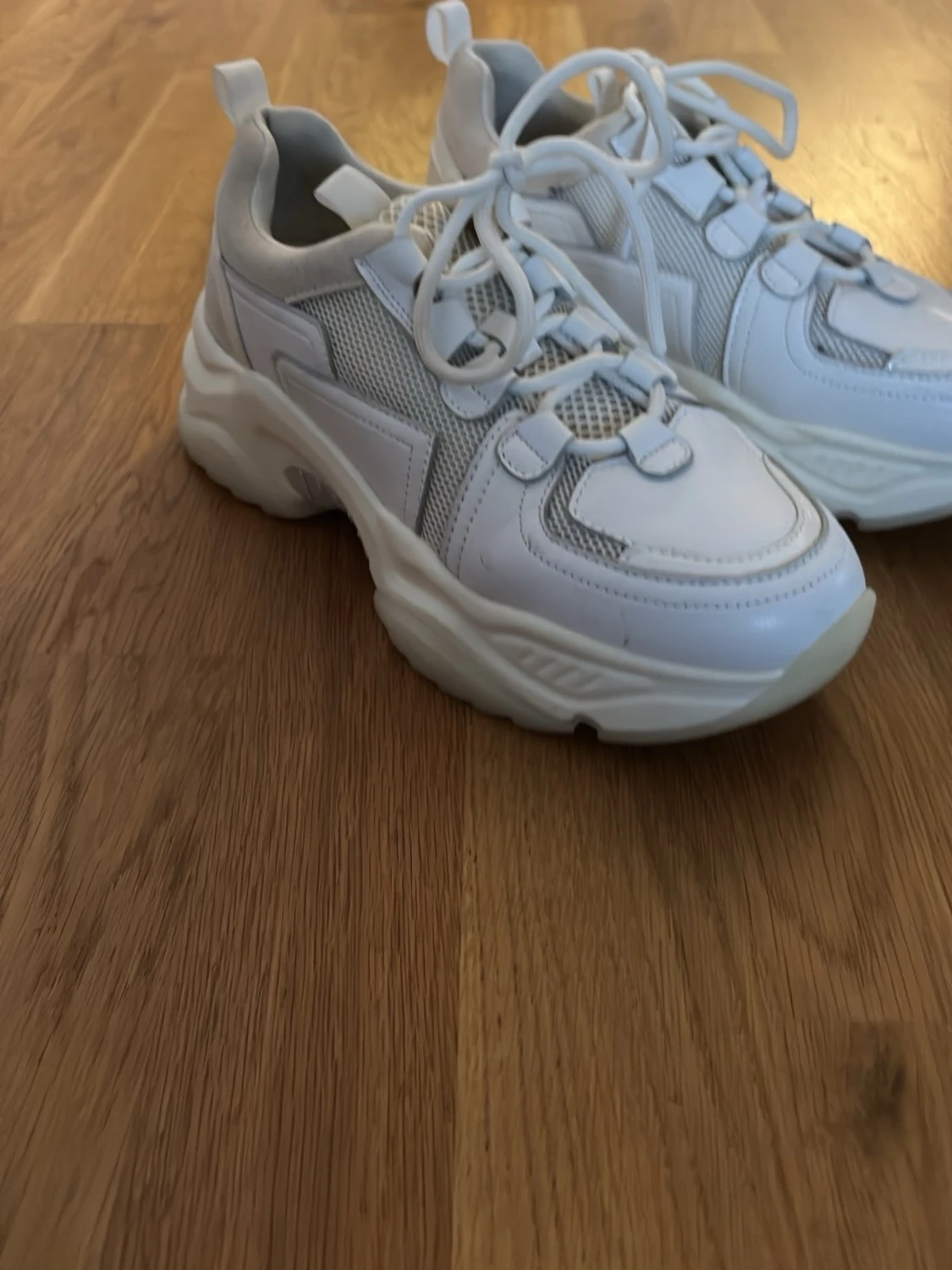 Chunky vita sneakers från NA-KD