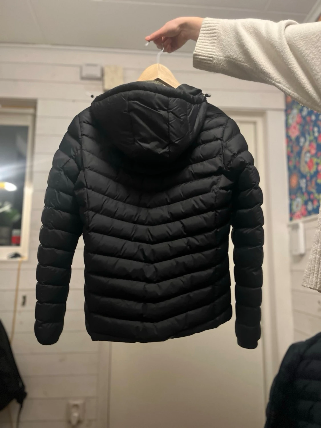 Svart pufferjacka med huva från Polo Club  - 1