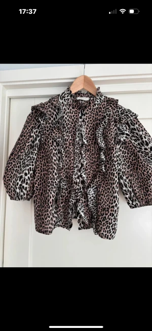 Leopard blus - Helt i nyskick, aldrig använd. Ifrån märket notes