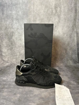 Valentino rockrunners -  fint skick | Size 40.5 | fraktar inom 24 timmar | för att köpa klicka ”köp nu” | vid frågor eller funderingar är det bara att skicka ett meddelande | följare får bättre rabatter🙌