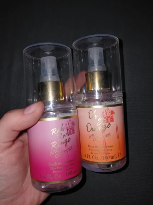 Juicy couture - Två stycken juicy body mists jag har tyvärr inte kvar lådan då jag köpte dom i USA. Båda är näatan fulla. Skriv privat om du bara vill köpa en så löser vi