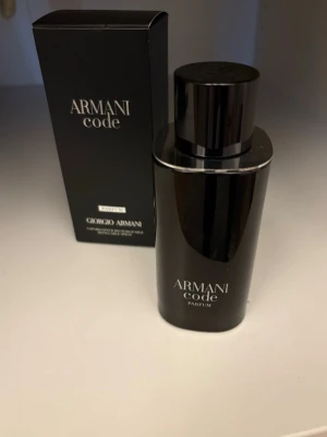 Armani Code Parfum Giorgio Armani - Armani Code Parfum. Ca halva flaskan kvar