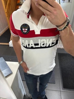 Tommy Hilfiger - Storlek M, skick 9/10. Pris 429, fraktar samma dag!