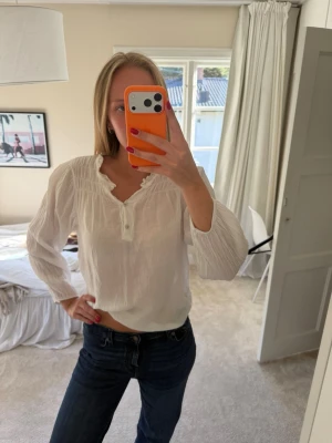 Vit blus  - Så söt vit blus perfekt inför sommaren!💕