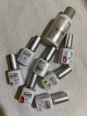 Depend Gellack nagellack och cleanser - Säljer ett set med Depend Gellack nagellack och High Shine Cleanser. Använda några gånger men de flesta är endast provade..