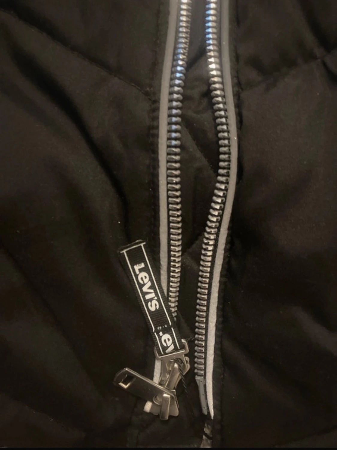 Svart lång dunjacka från Levi's - 1