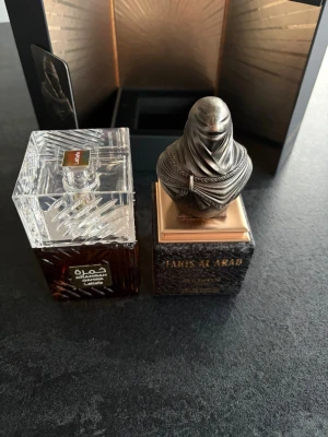 Maison Asrar Faris Al Arab + Lattafa Khamrah Qahwa - Lattafa Khamrah Qahwa 95% kvar utan box  Maison Asrar Faris Al Arab 70% kvar med box