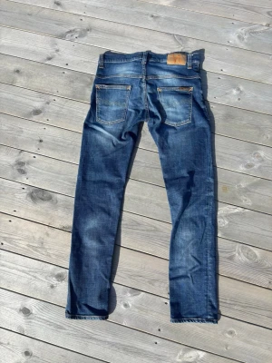 Nudie jeans - Säljer ett par riktigt feta nudie jeans med otroliga fades! De är i utmärkt skick! Kom gärna med frågor och budförslag😁