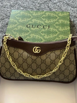 Brun handväska  - Snygg handväska.