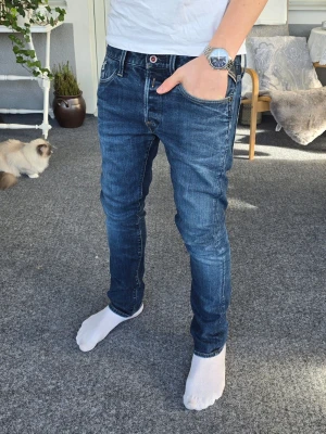 Replay jeans - Snygga Replay jeans med coola fades. Skulle säga att de passar storlek W30/L31. Står egentligen 32/32 men är mindre i midjan än vad som egentligen står.