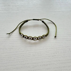 Personlig makrema armband  - Personlig Makramé armband handgjord av oss ❤️ Finns i olika färger  Vid frågor är det att bara kontakta! OBS! Tryck inte på ”Köp nu” ifall du inte vill ha spårbar frakt!