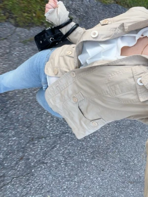 Beige jacka - Jättefin beige vårjacka, skriv för fler bilder💕