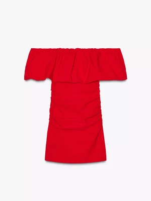 Zara klänning - Jätte fin röd zara klänning som aldrig är använd. Skriv till mig om ni vill ha egna bilder på den❣️